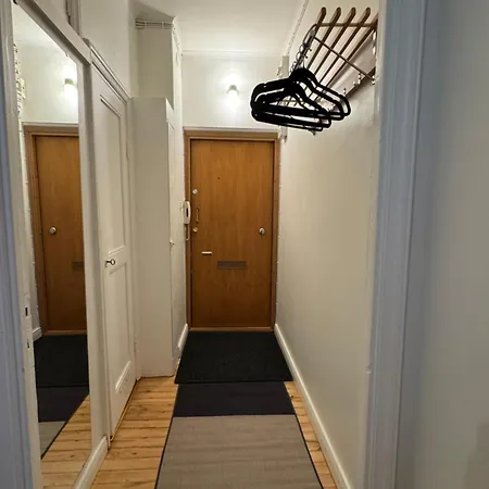 Your Chic Vibrant Apartment *